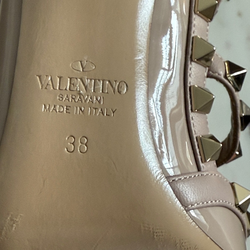 Valentino Garavani Rockstud T-Strap Pointed Toe Pump Size 38 - Picture 4 of 10